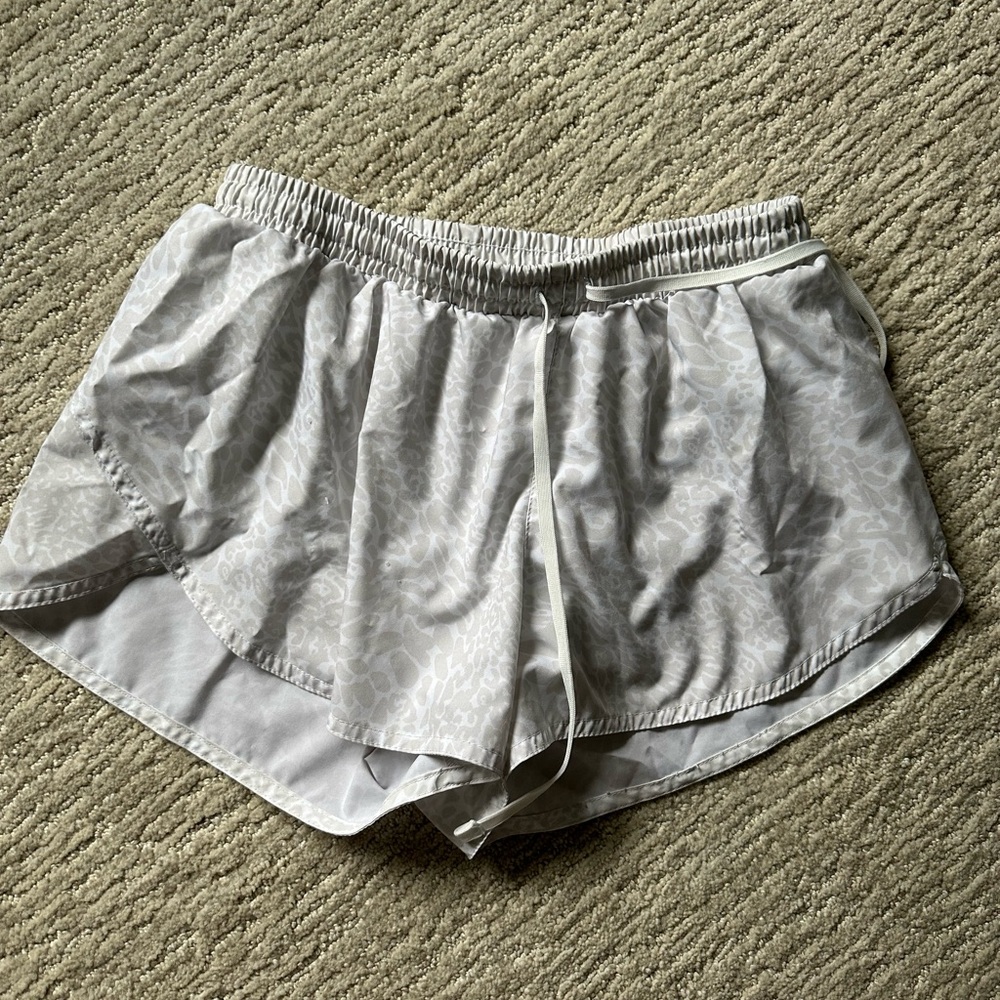 Old Navy Gray Cheetah Athletic Shorts White Print Size S